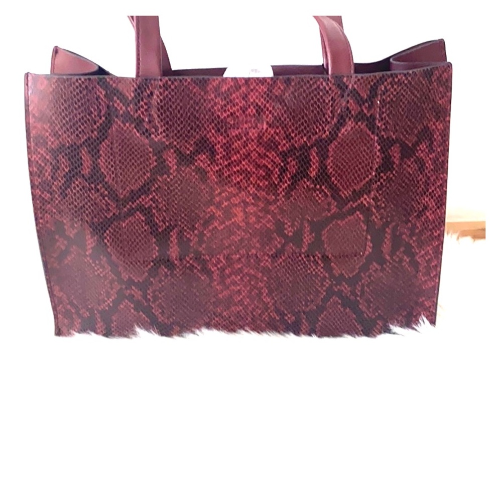 🌹Banana Republic Res Snake Hand Bag🌹